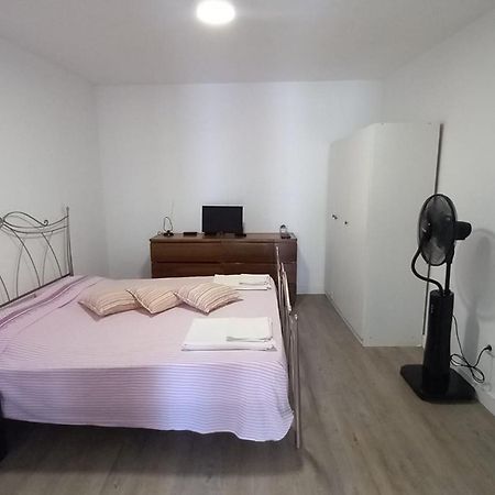 Alvito Guest House - Comfortable Room With Private Bathroom Lisbon Bagian luar foto
