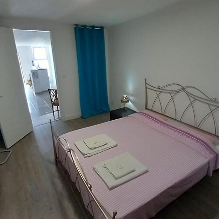 Alvito Guest House - Comfortable Room With Private Bathroom Lisbon Bagian luar foto